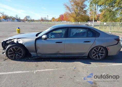 2024 BMW 740I xDrive z USA, uszkodzony, nr VIN WBA33EH08RCR00014